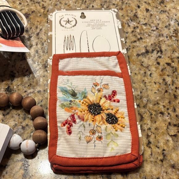 KitchenAid White Measuring Set with Floral utensil holder - Picture 6 of 10